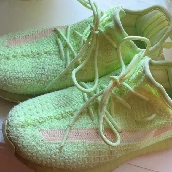 💯% AUTHENTIC YEEZY KIDS