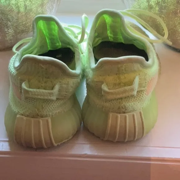 💯% AUTHENTIC YEEZY KIDS