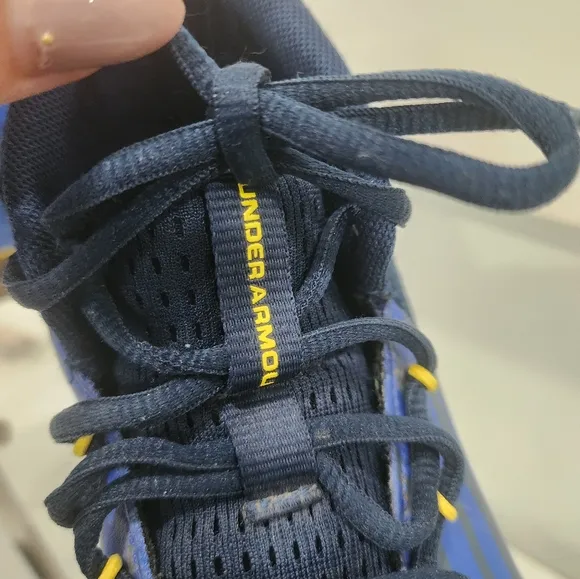 [ UNDER ARMOUR- LOCKDOWN 3 GS- &quot; ROYAL TAXI &quot; boys size 3.5 Sneaker