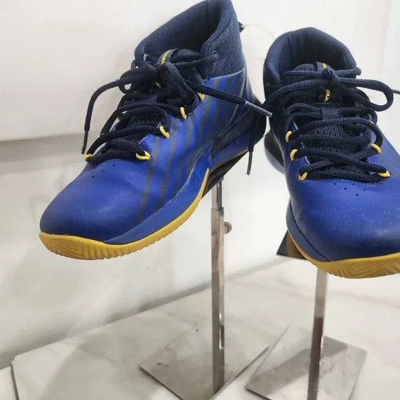 [ UNDER ARMOUR- LOCKDOWN 3 GS- &quot; ROYAL TAXI &quot; boys size 3.5 Sneaker