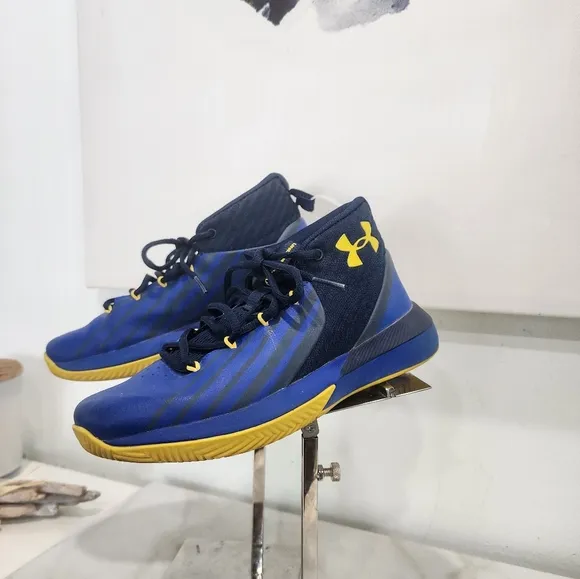 [ UNDER ARMOUR- LOCKDOWN 3 GS- &quot; ROYAL TAXI &quot; boys size 3.5 Sneaker