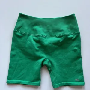ALO Yoga Seamless Ribbed Favorite Short Lettuce