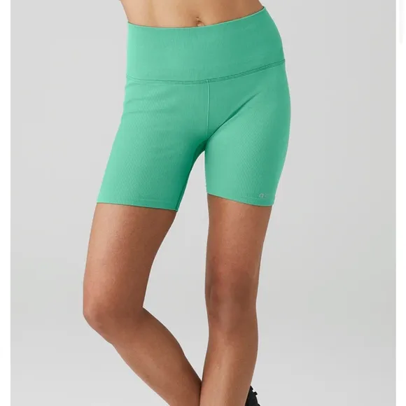 ALO Yoga Seamless Ribbed Favorite Short Lettuce