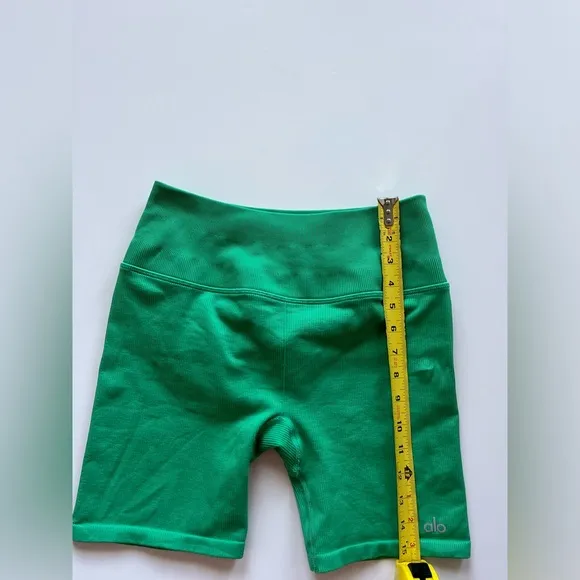 ALO Yoga Seamless Ribbed Favorite Short Lettuce