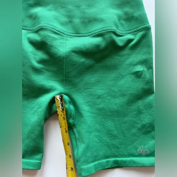 ALO Yoga Seamless Ribbed Favorite Short Lettuce