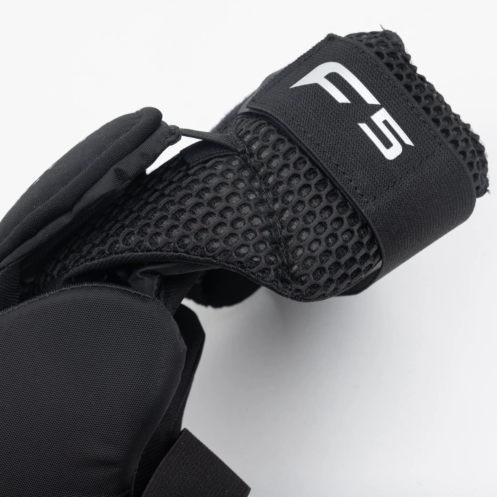 CCM Axis F5 Senior Knee Pads