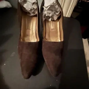 😎ESTATE SALE Brown Suede Pointed Toe Pump Ann Marino 7 1/2M