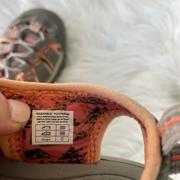 Keen Newport Hydro Closed Toe Sport Sandal Hiking Magnet / Coral Size 5