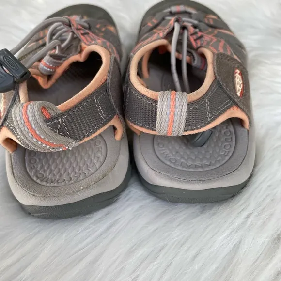 Keen Newport Hydro Closed Toe Sport Sandal Hiking Magnet / Coral Size 5