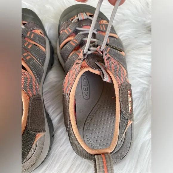 Keen Newport Hydro Closed Toe Sport Sandal Hiking Magnet / Coral Size 5