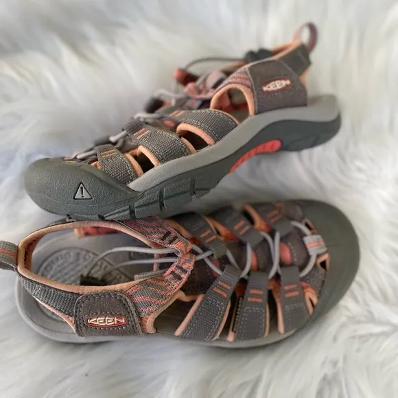 Keen Newport Hydro Closed Toe Sport Sandal Hiking Magnet / Coral Size 5