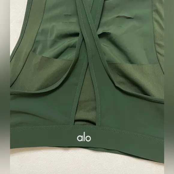 NWOT Alo Yoga Ripped Warrior Sports Bra Size S Forest Green