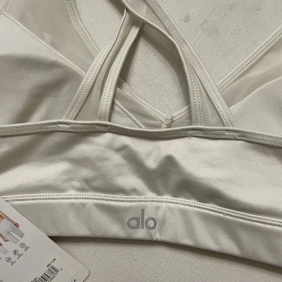 NWT Alo Yoga Entice Padded Bra Pearl Glossy Size S