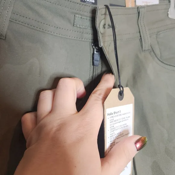 NWT Prana Halle ll 7&quot; Sage Green Camo Shorts Size 4
