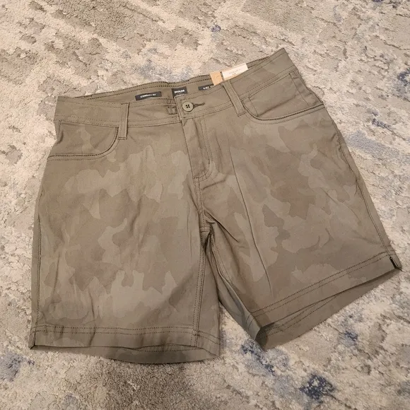NWT Prana Halle ll 7&quot; Sage Green Camo Shorts Size 4