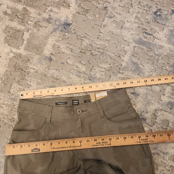 NWT Prana Halle ll 7&quot; Sage Green Camo Shorts Size 4