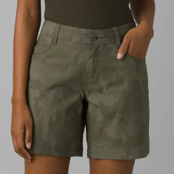 NWT Prana Halle ll 7&quot; Sage Green Camo Shorts Size 4