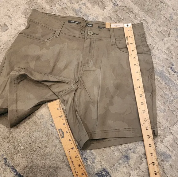NWT Prana Halle ll 7&quot; Sage Green Camo Shorts Size 4