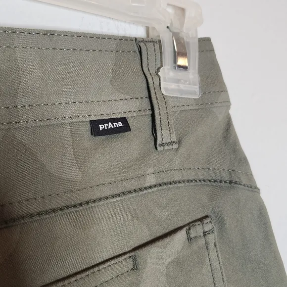 NWT Prana Halle ll 7&quot; Sage Green Camo Shorts Size 4