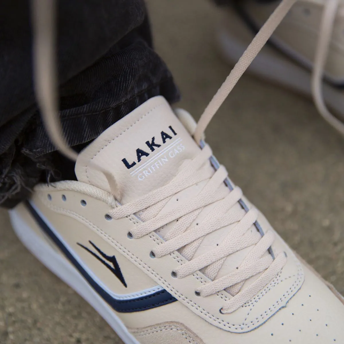 Terrace - Cream/Navy Suede