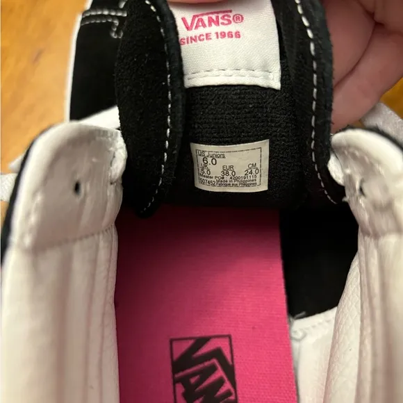 Vans Kids Sk8 Donuts Heart Hi Top Sneaker Shoes Size 6 US Juniors