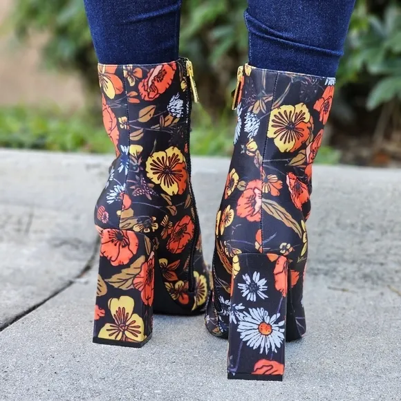 Women Flower Print Square Toe Chain Bit Buckle Block Heel Bootie
